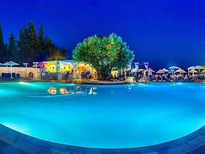 Grand Blue Hotel Eretria