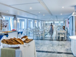 Grand Blue Hotel Eretria