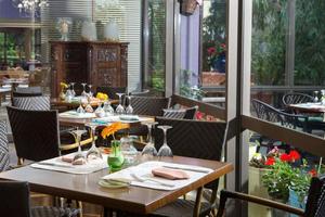 Dionysos Hotel