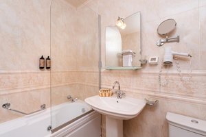 Феста Уинтър Палас